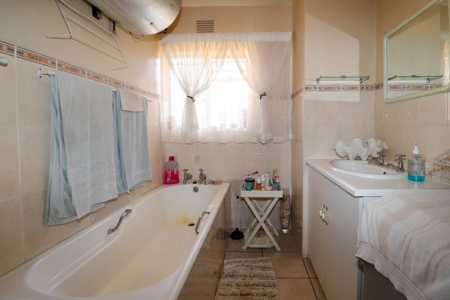 2 Bedroom Property for Sale in Flamwood North West